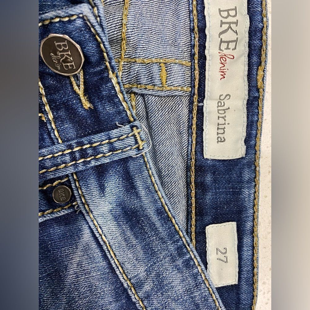 BKE 27x25 Sabrina Distressed Low Rise Stretch Cropped Denim Jeans EUC - Picture 10 of 10